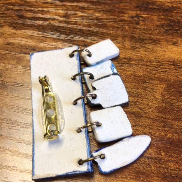 Brooch handmade clay pottery pin - Picture 3 of 4